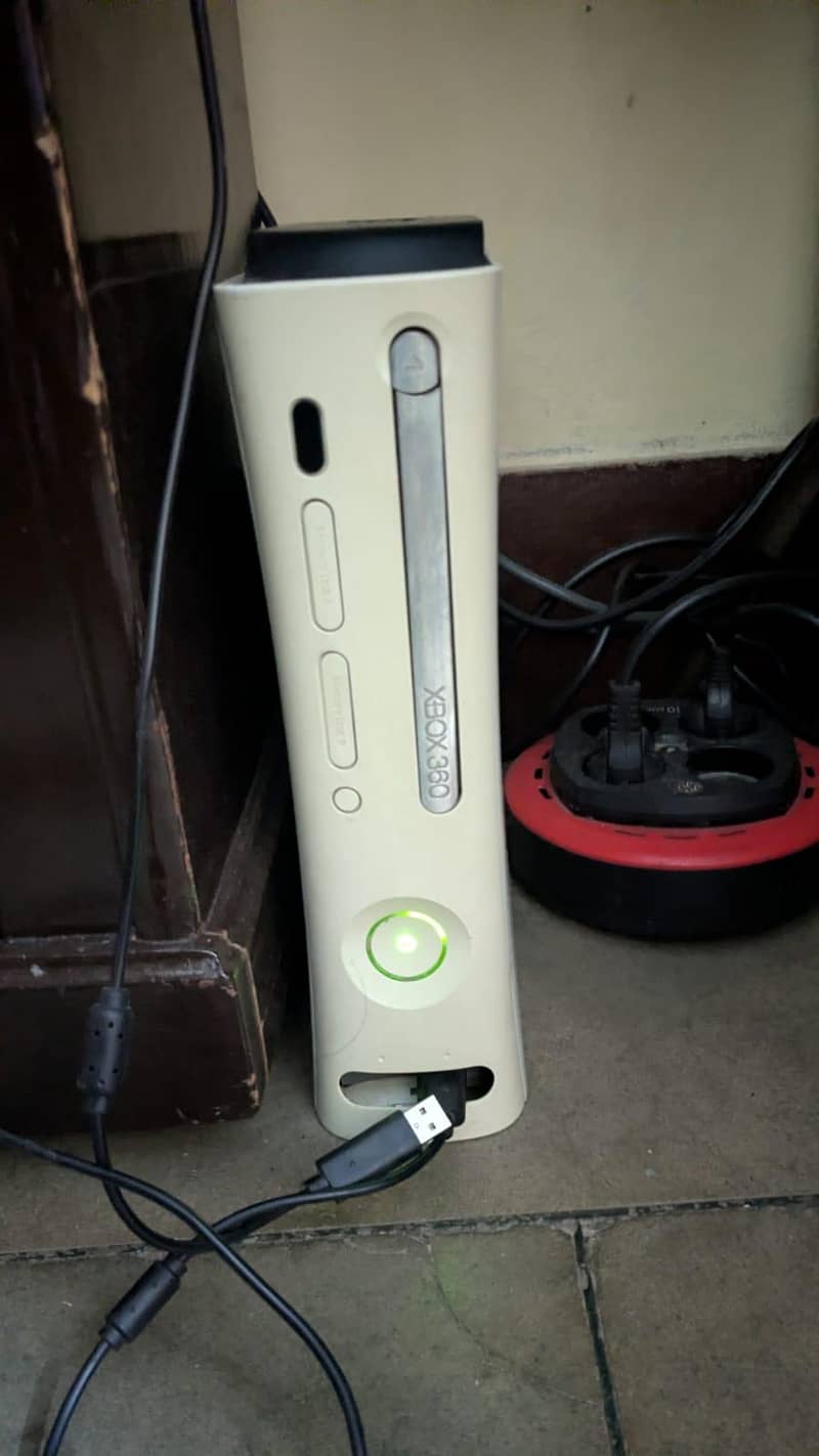 xbox 360+2 controller+28"Lcd 0