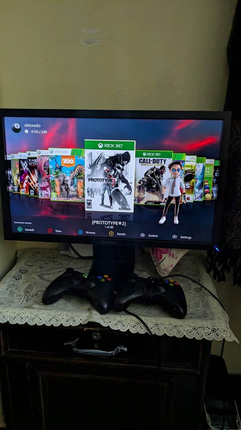 xbox 360+2 controller+28"Lcd 1