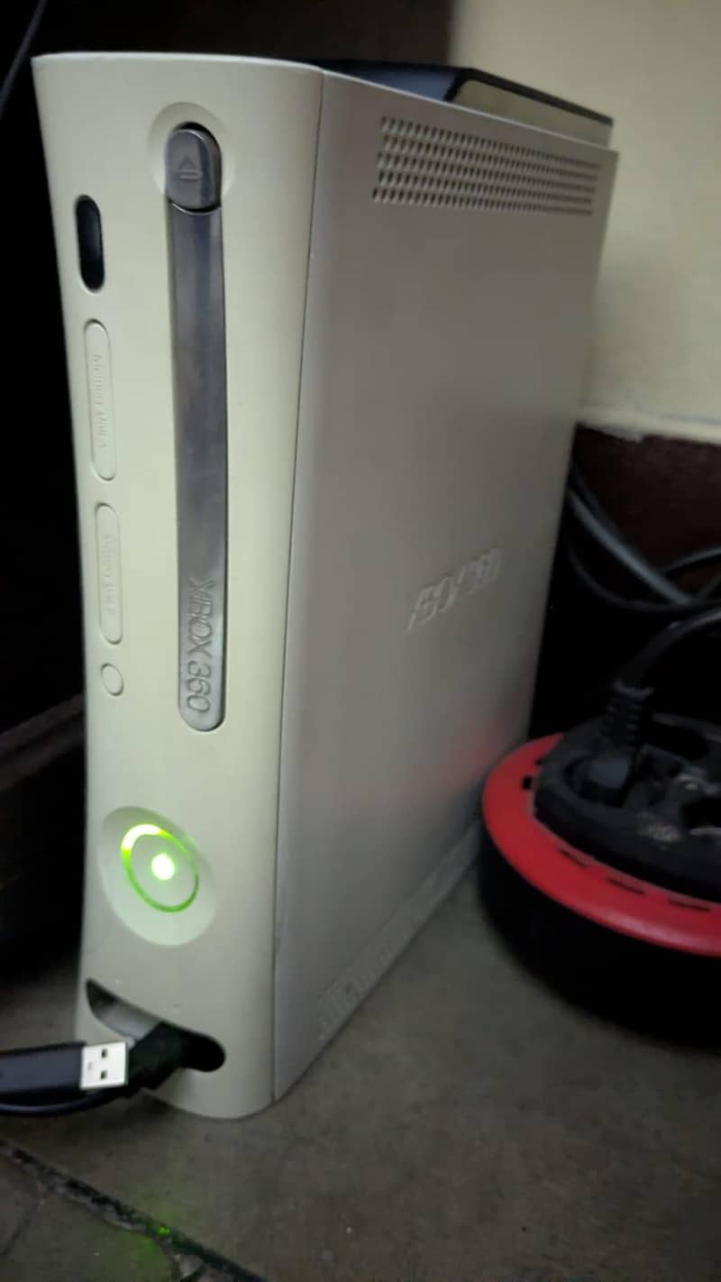 xbox 360+2 controller+28"Lcd 2