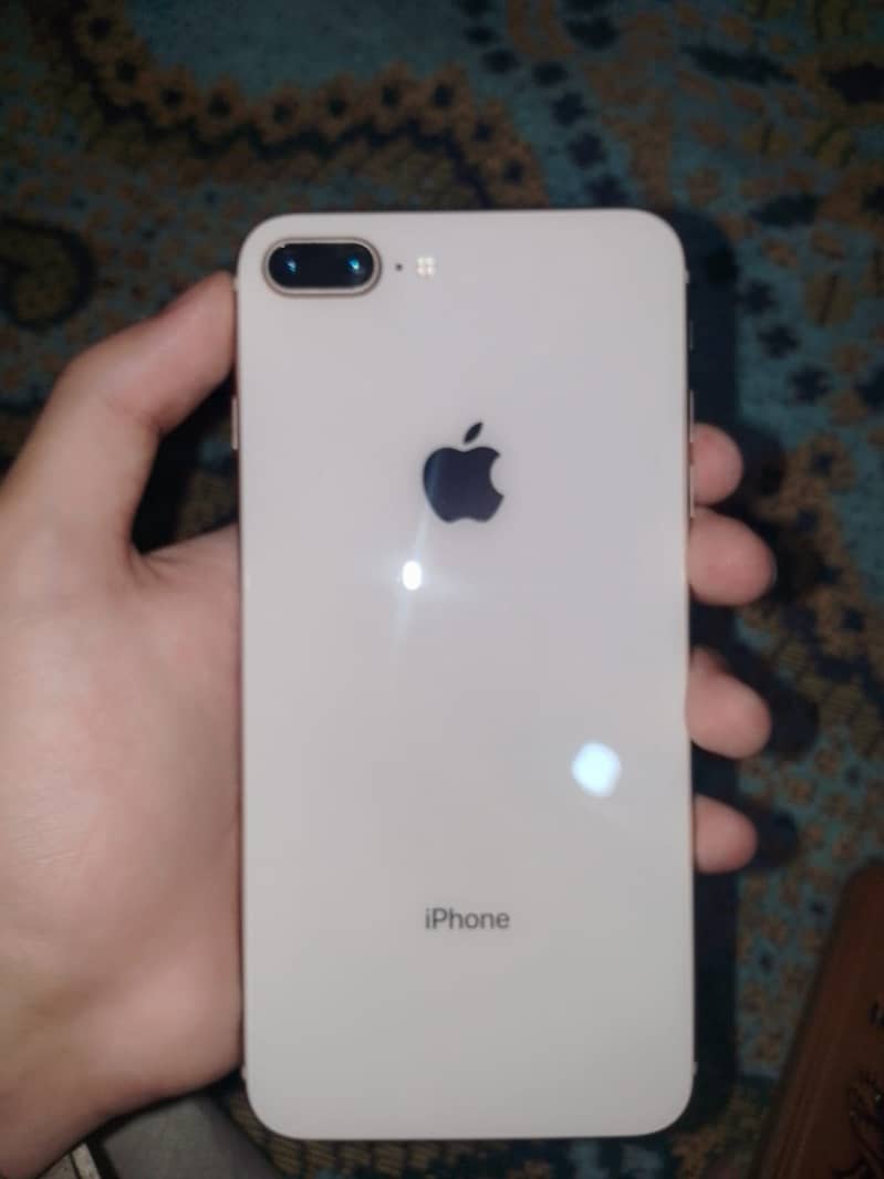 Apple iPhone 8 Plus 3