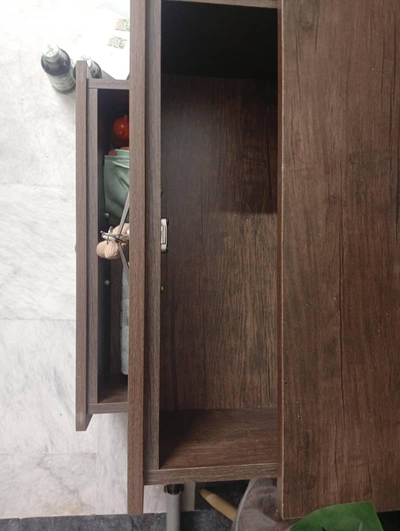 DRESSING TABLE WITH CABNIETS 2