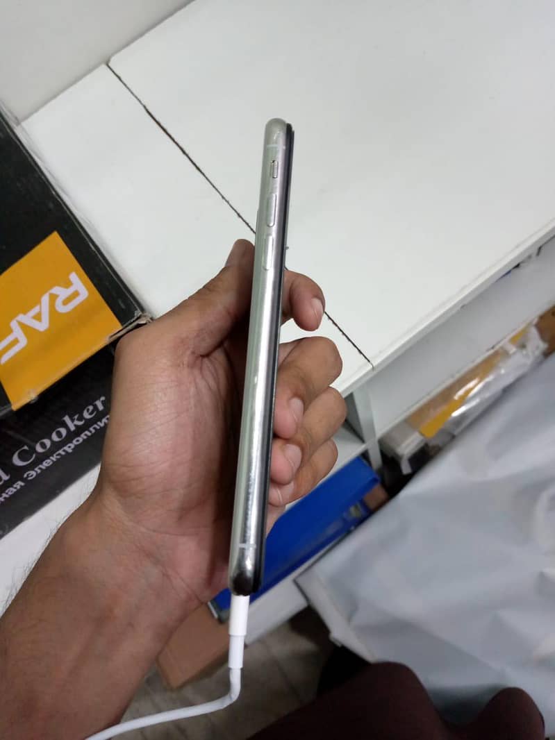 Apple iPhone X 3