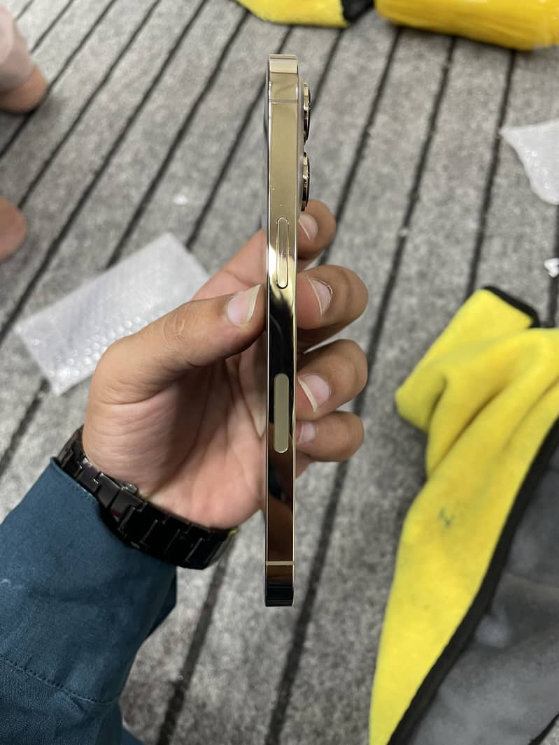 Apple iPhone 13 Pro 2