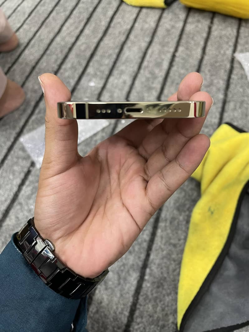Apple iPhone 13 Pro 3