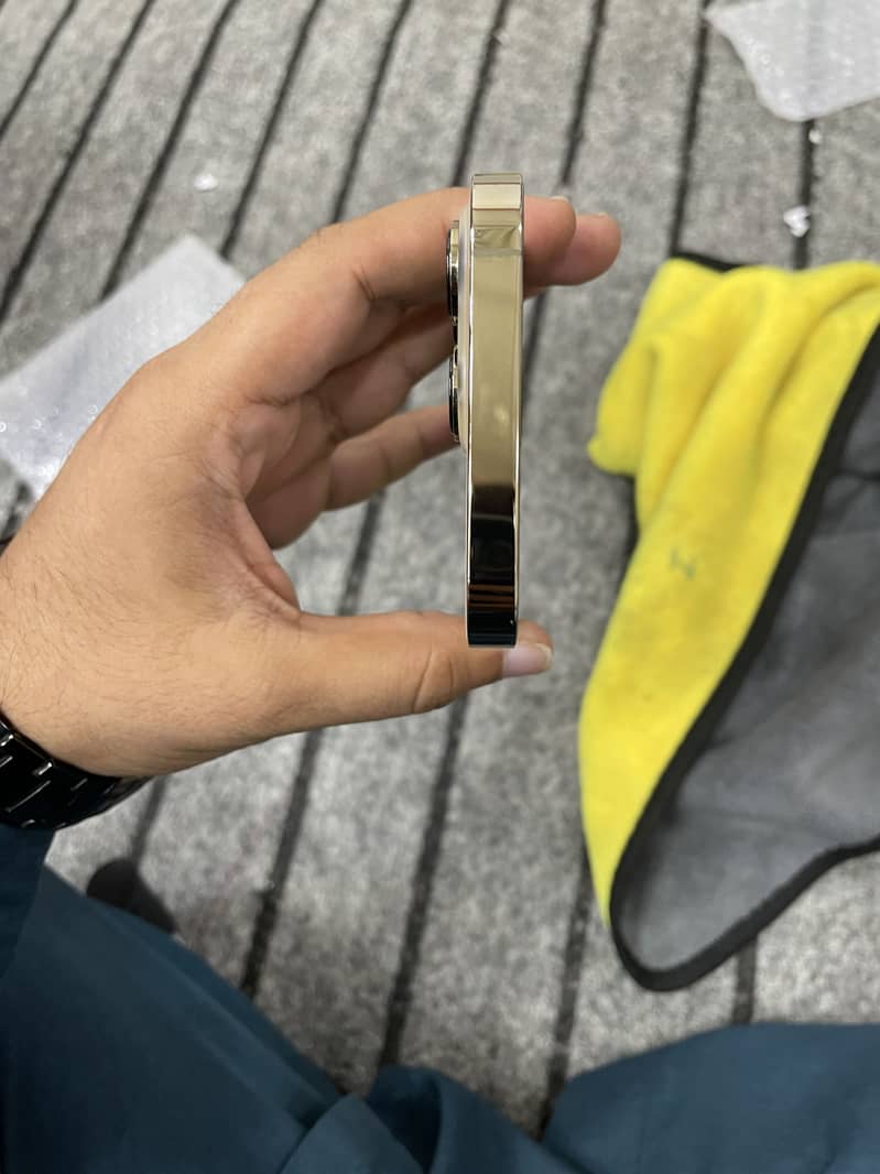 Apple iPhone 13 Pro 4