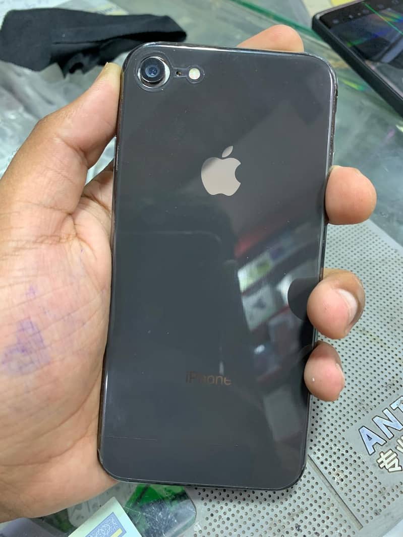 Apple iPhone 8 0