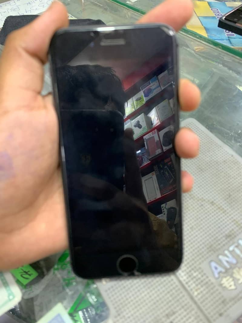 Apple iPhone 8 1