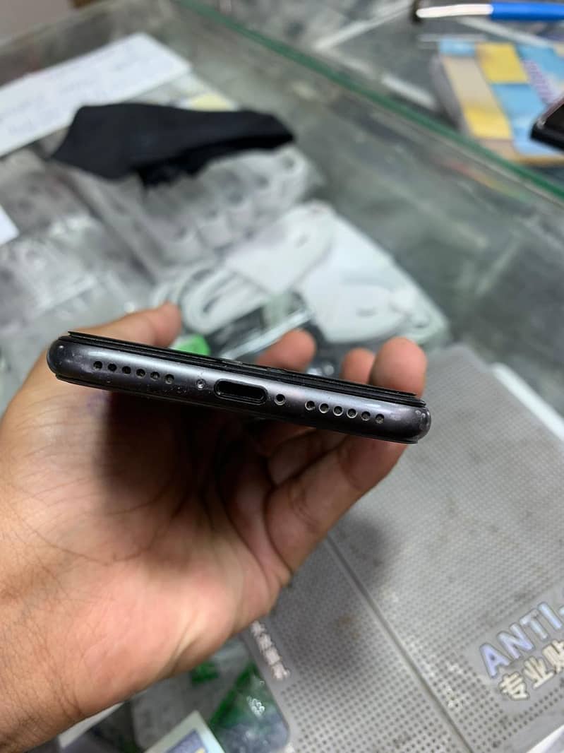 Apple iPhone 8 3