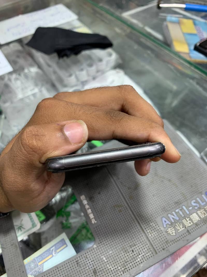 Apple iPhone 8 4