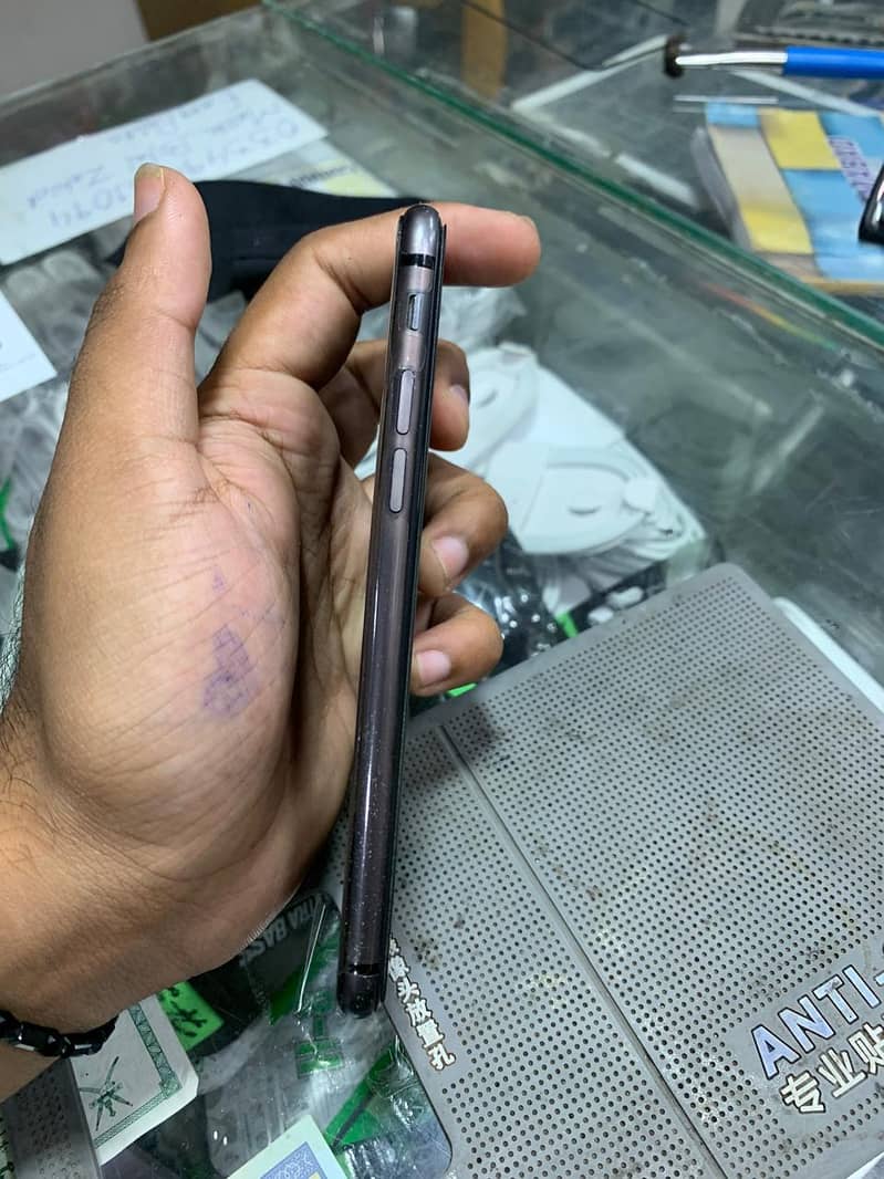 Apple iPhone 8 5