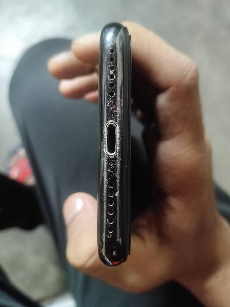 Apple iPhone X 4