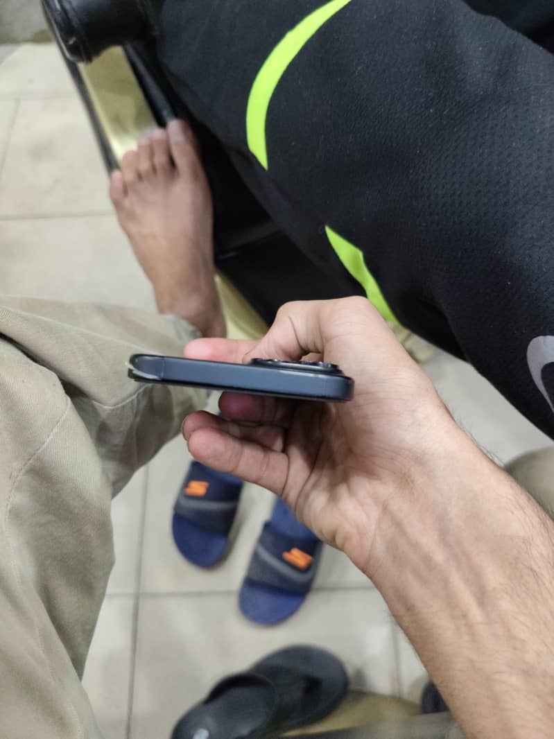 Apple iPhone 15 4
