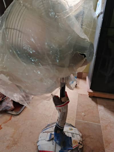 2 fans h ek LG ka h or dusera kDS company ka h