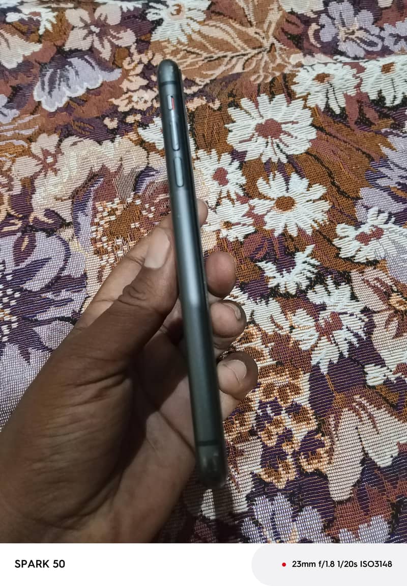 Apple iPhone 11 3