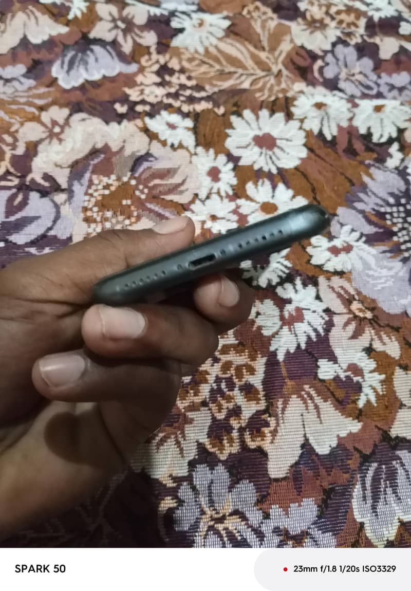 Apple iPhone 11 4