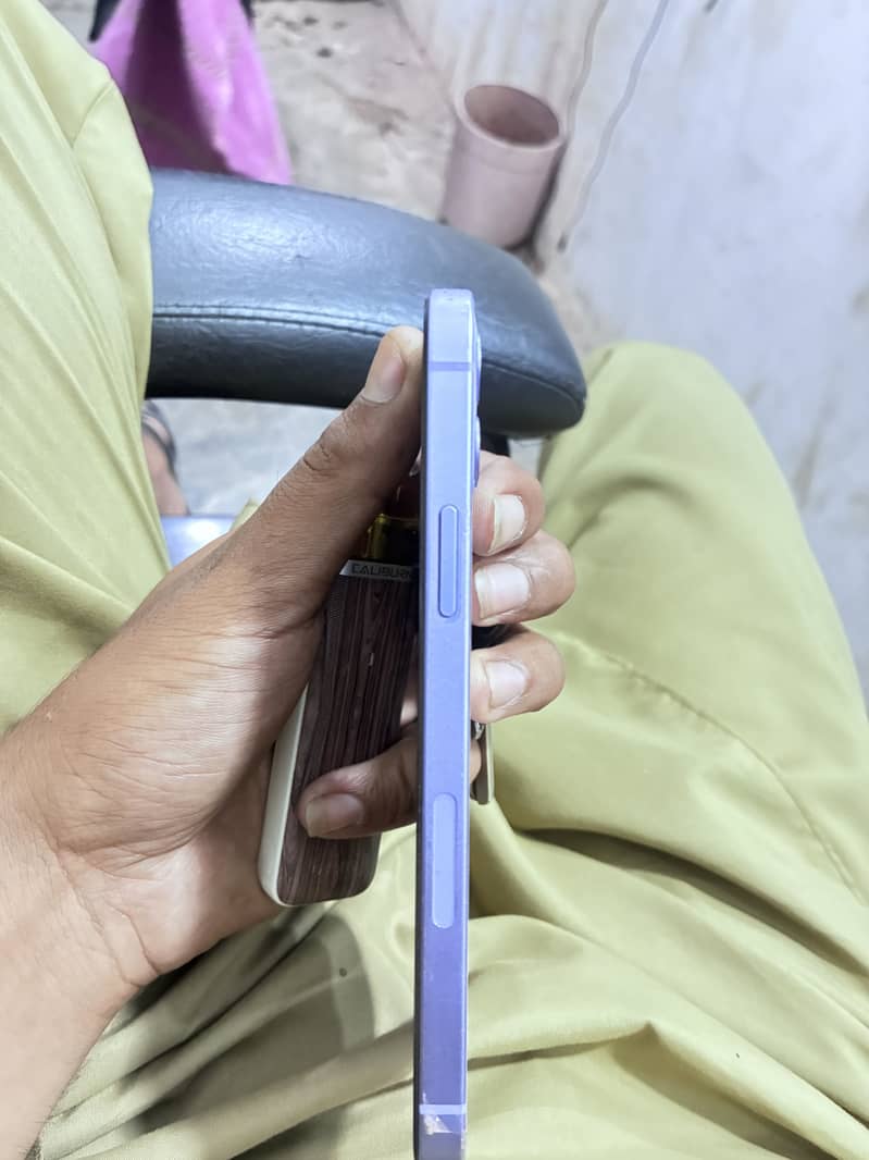 Apple iPhone 12 3