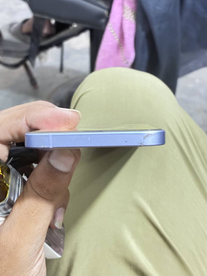 Apple iPhone 12 4
