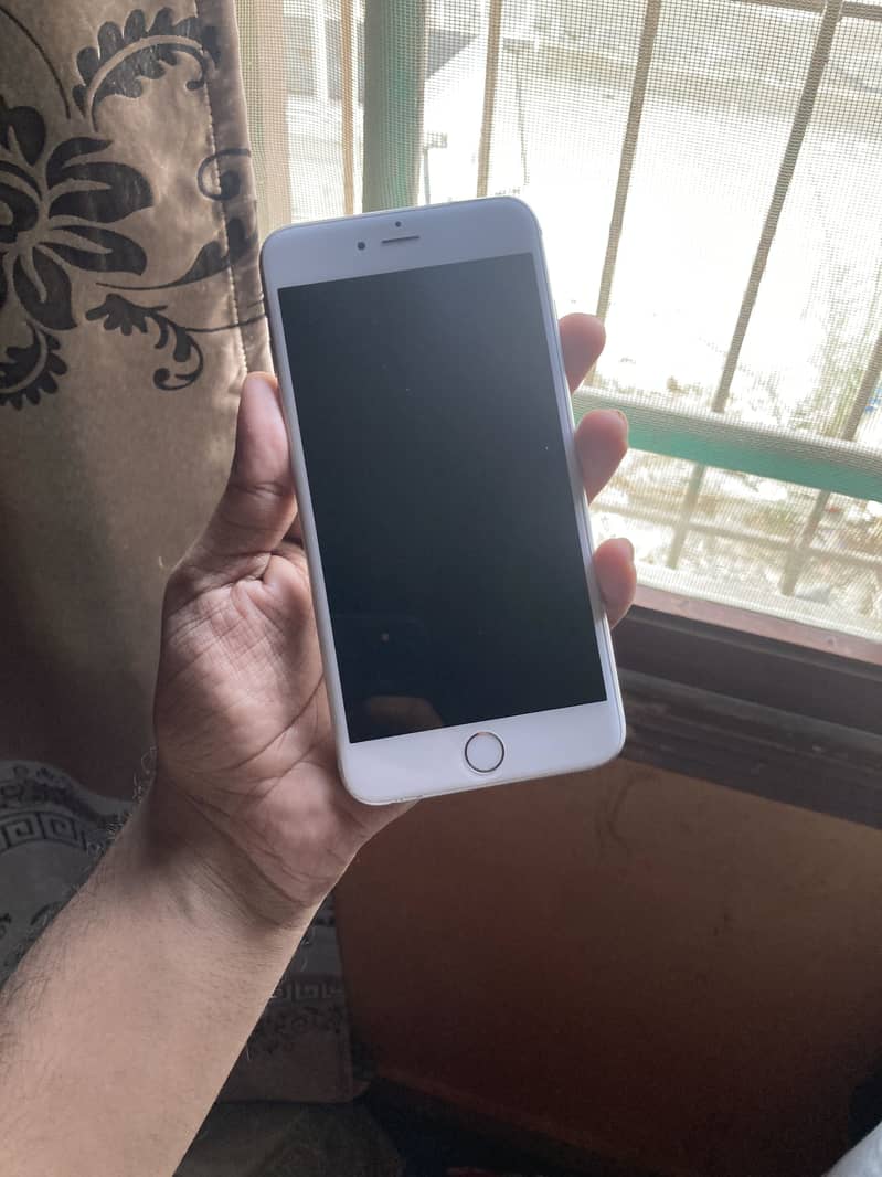 Apple iPhone 6 Plus 1