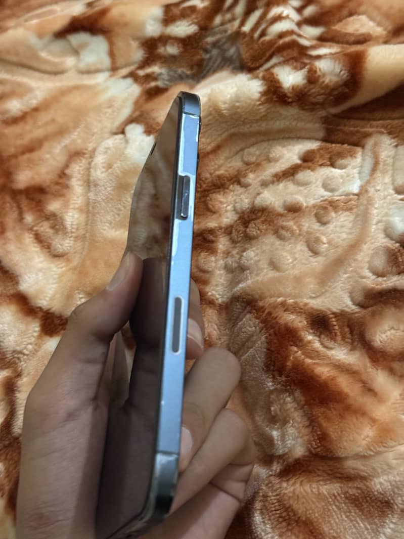 iPhone 12 Pro Max 4