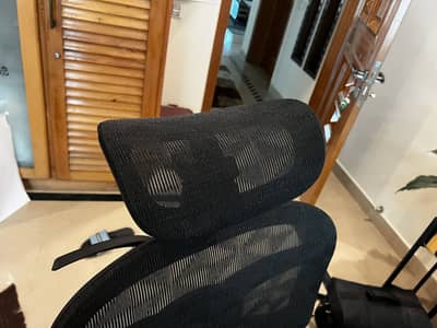 High Back Mesh Office Chair with Headrest  Footrest