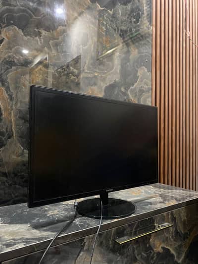  ViewSonic LED Monitor 22” – Excellent Condition – Rs. 11,999