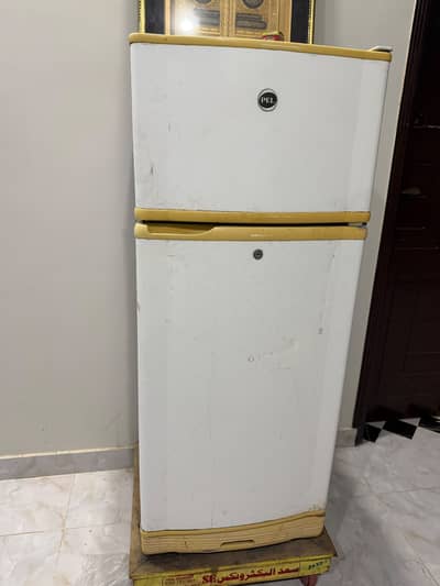 Pel mid sized fridge