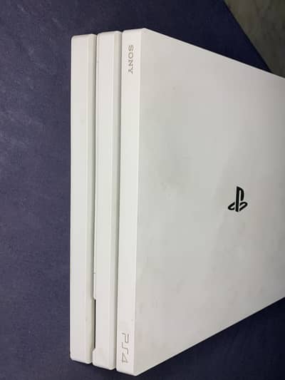 PS4 pro white 1 tb, 2 controllers, ps plus, multiple game accounts