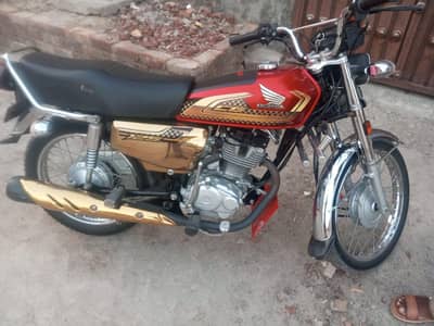 Honda 125 24/25 model total genuine condition self start documnt clear