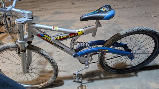 racing cycle in  good rings
