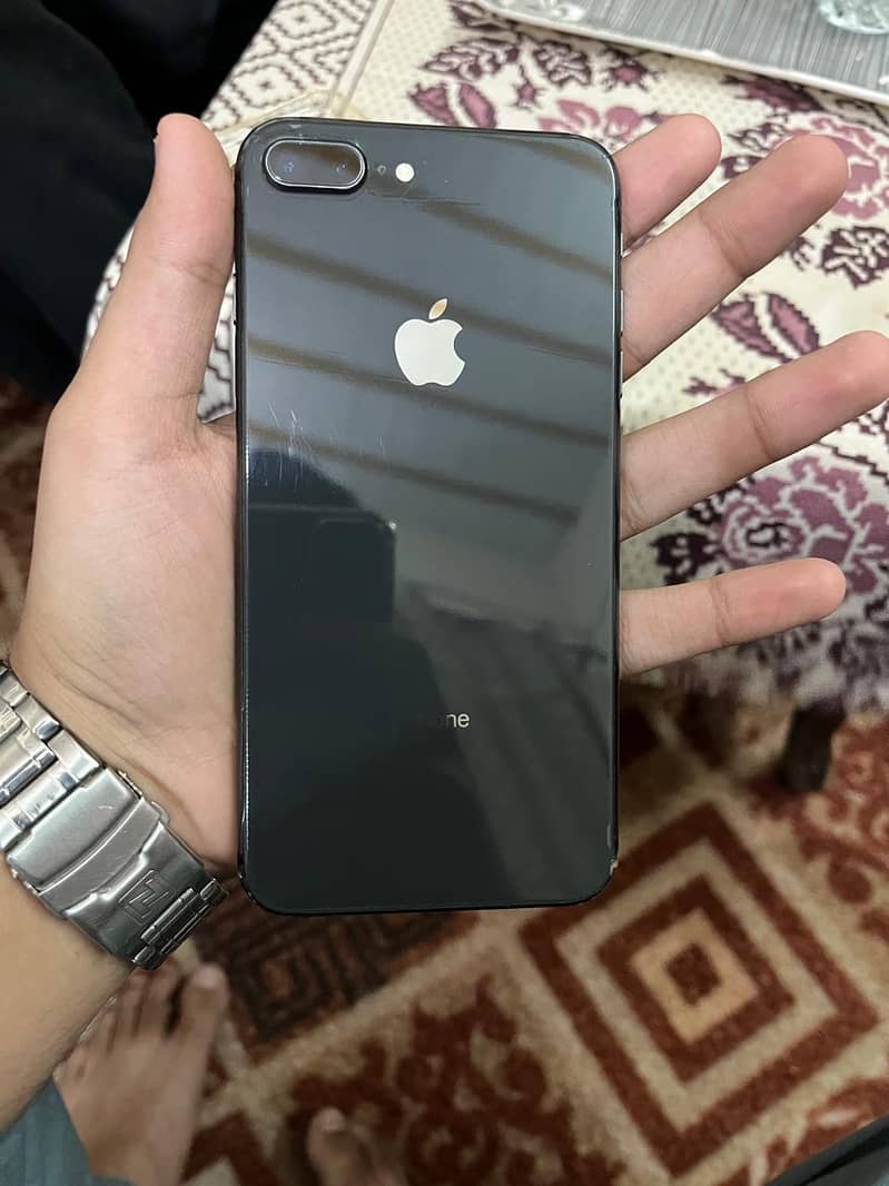 Apple iPhone 8 Plus 0