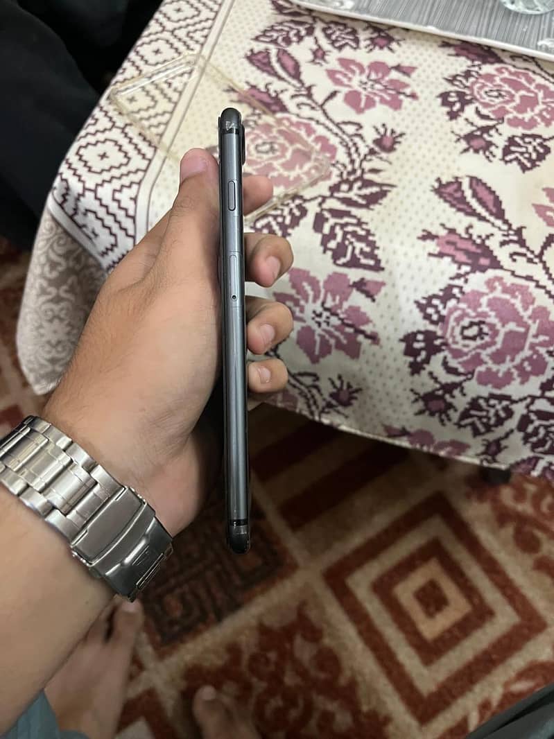 Apple iPhone 8 Plus 1