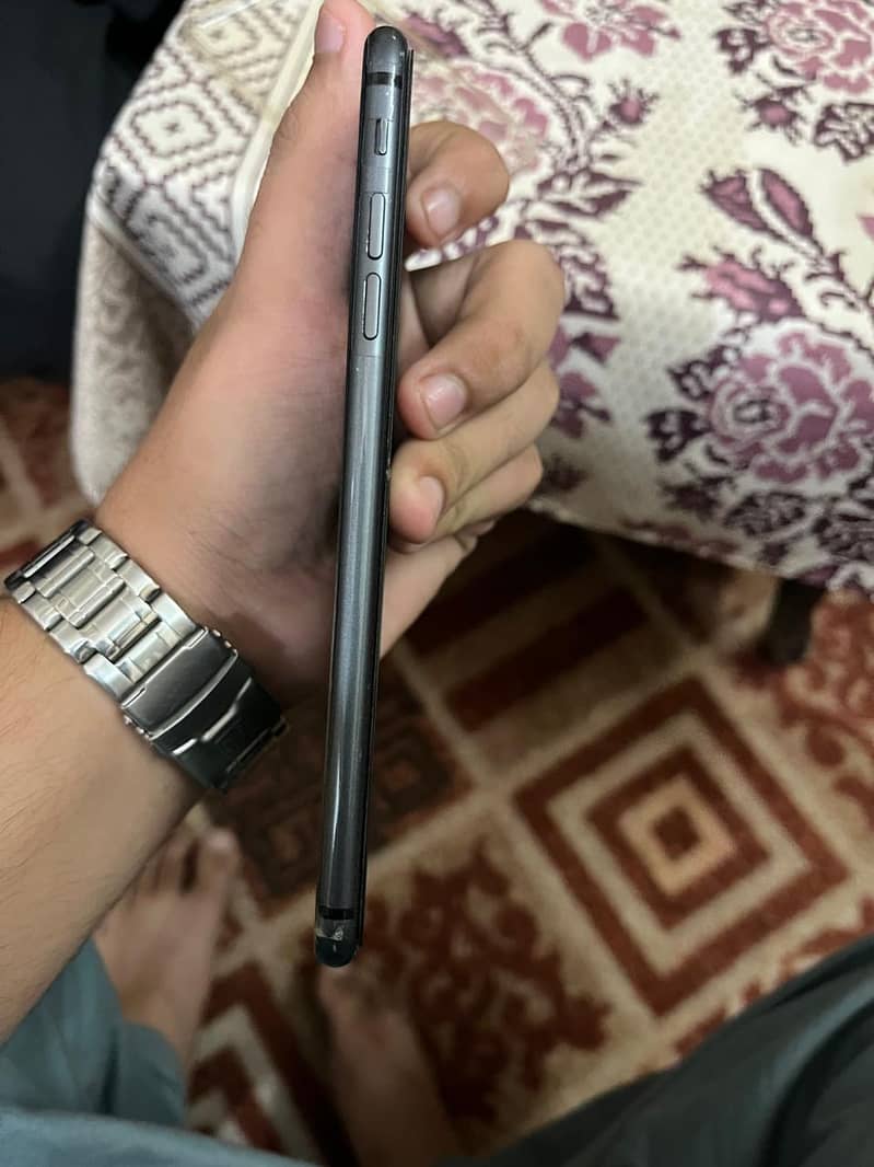 Apple iPhone 8 Plus 3