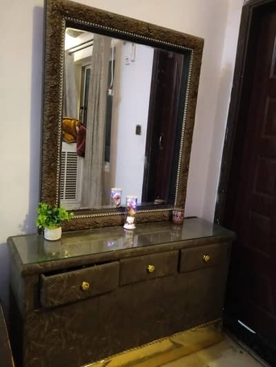Used dressing Table