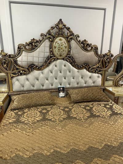 Pure wood furniture for sale bht high quailty hy bht kam use hua