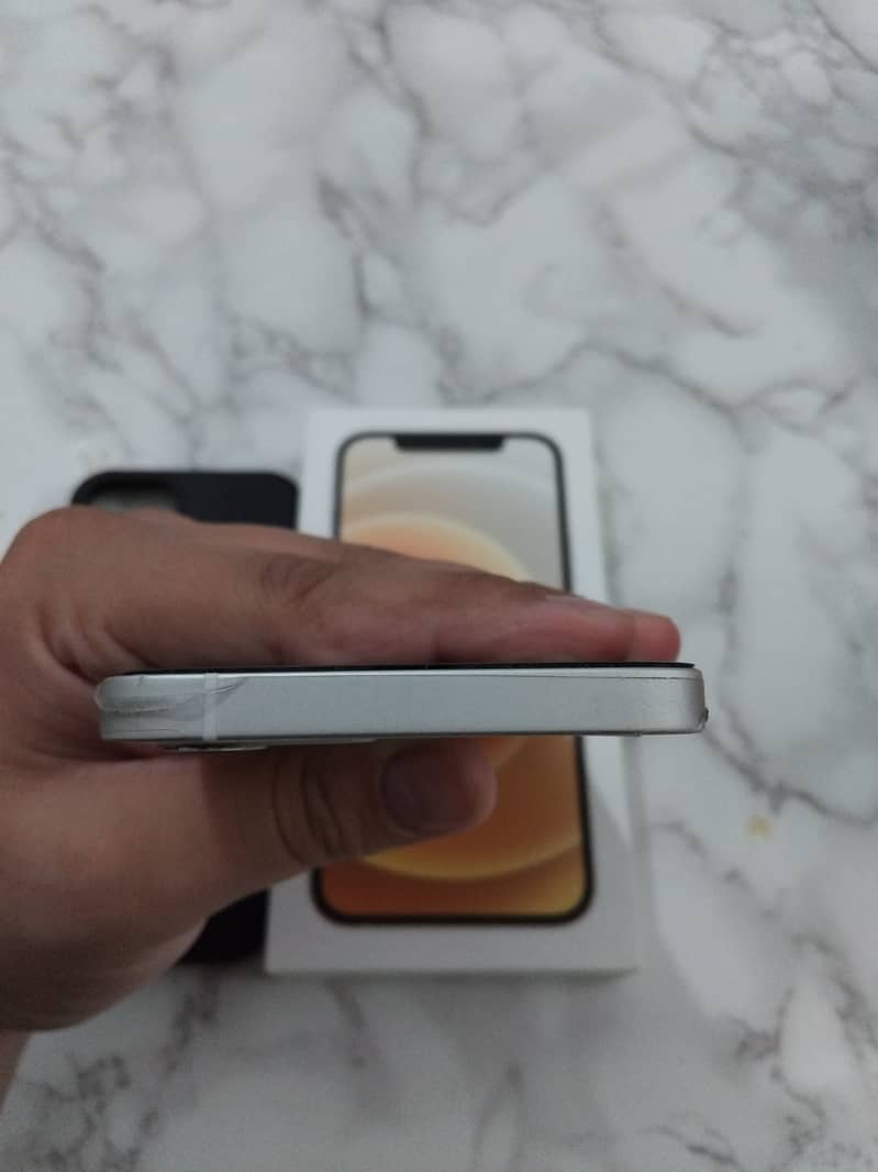 Apple iPhone 12 2