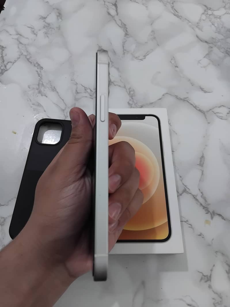 Apple iPhone 12 3