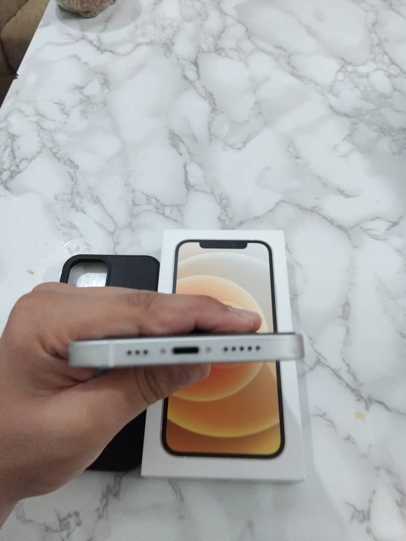 Apple iPhone 12 6