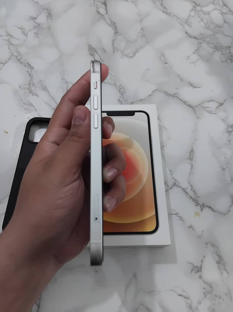 Apple iPhone 12 7