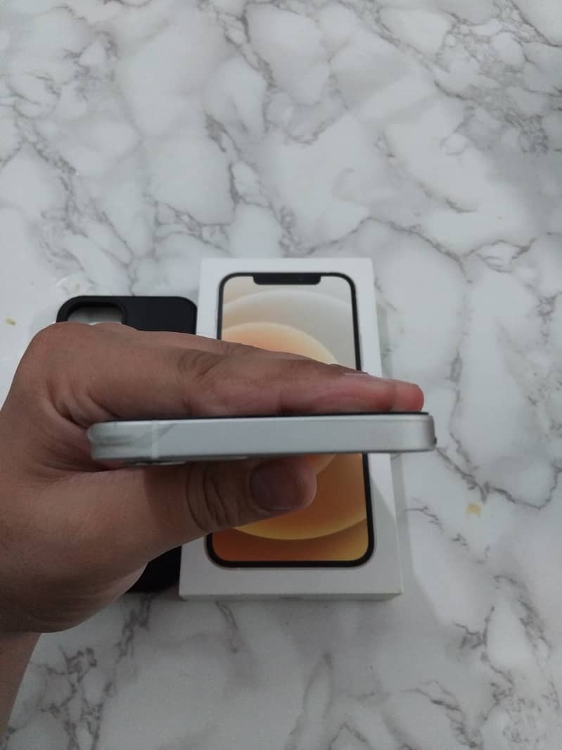 Apple iPhone 12 8