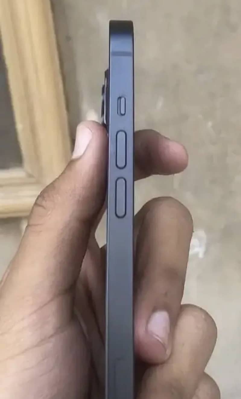 Apple iPhone 13 1