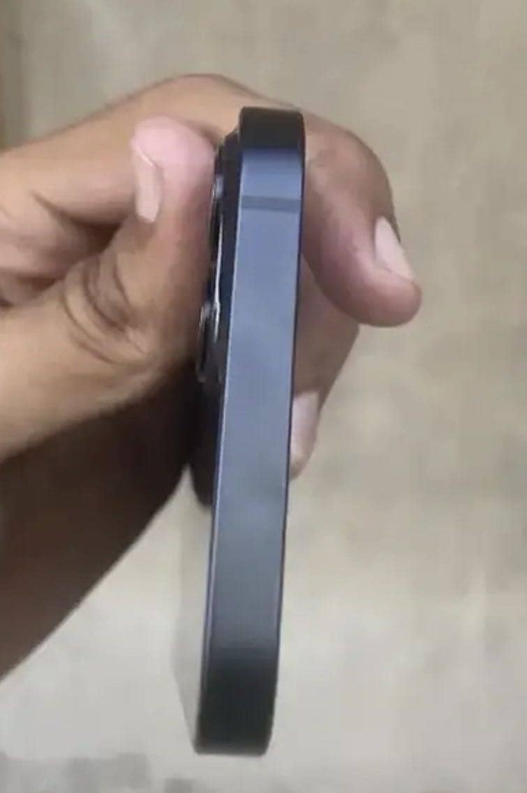 Apple iPhone 13 2