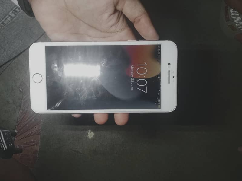 Apple iPhone 7 Plus 1