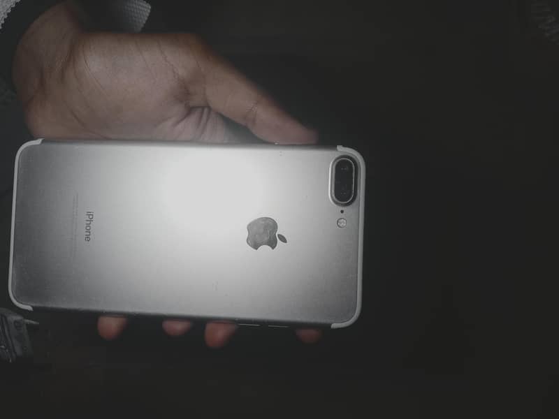 Apple iPhone 7 Plus 2
