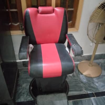 hydraulic Barber cheir red black 3 year use