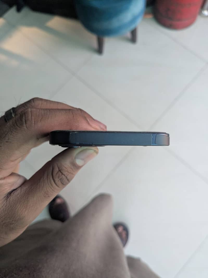 Apple iPhone 12 0