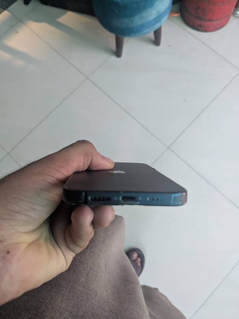 Apple iPhone 12 3