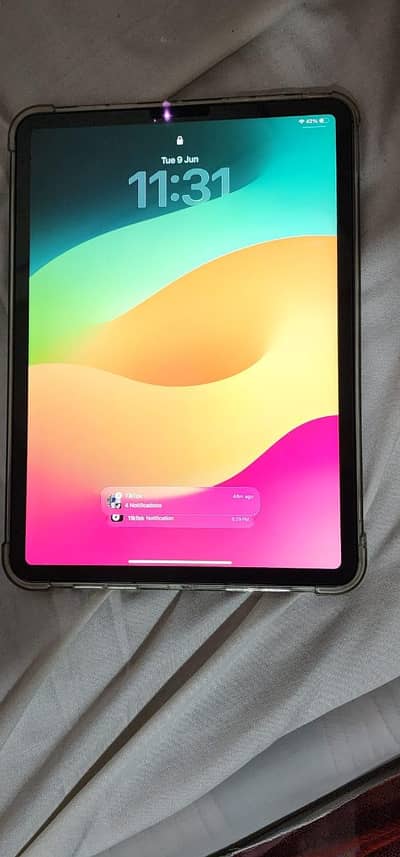 Ipad M1  128 GB all okay koi scratch nhi he 10/10 bhai all okay