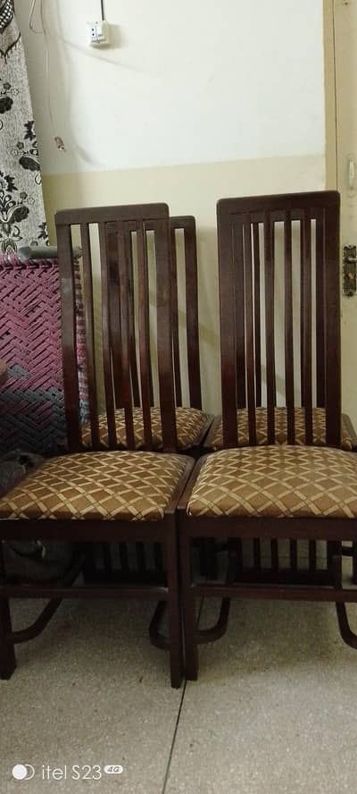 I am selling my dinning table with 06 chairs