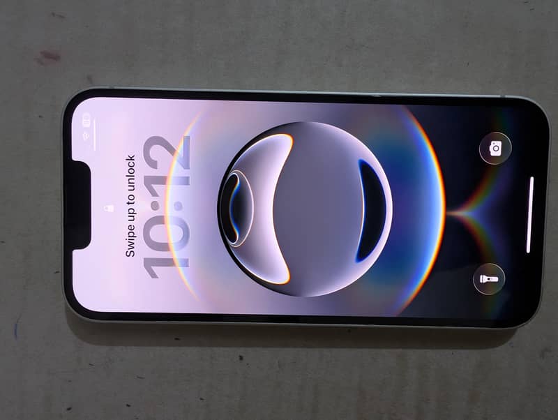 Apple iPhone 16e 1