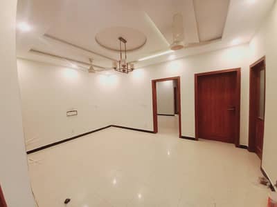 Full house available for rent in E11 1